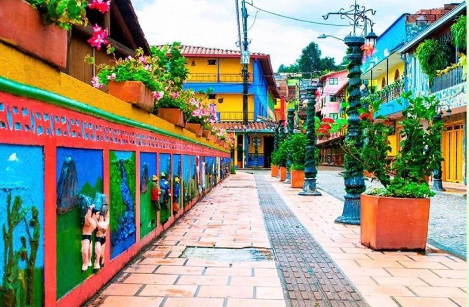 La plazoleta apartamento Appartamento Guatapé Esterno foto